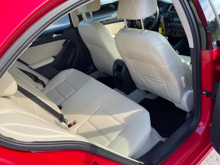 2014 Volkswagen Jetta Sedan 4dr Man SE PZEV, available for sale in South Windsor, Connecticut | Mike And Tony Auto Sales, Inc. South Windsor, Connecticut 2014 Volkswagen Jetta Sedan 4dr Man SE PZEV, available for sale in South Windsor, Connecticut | Mike And Tony Auto Sales, Inc. South Windsor, Connecticut