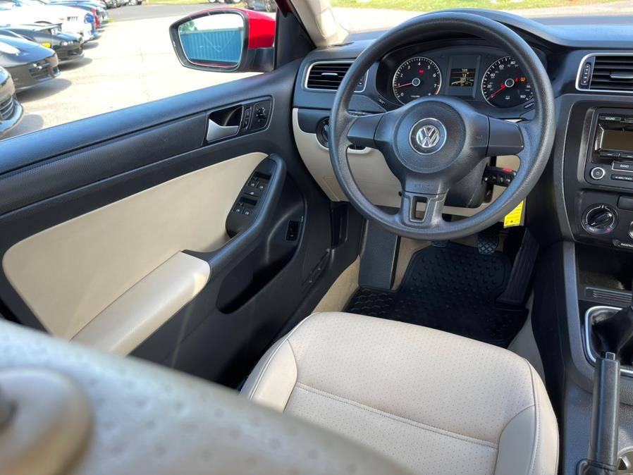 2014 Volkswagen Jetta Sedan 4dr Man SE PZEV, available for sale in South Windsor, Connecticut | Mike And Tony Auto Sales, Inc. South Windsor, Connecticut 2014 Volkswagen Jetta Sedan 4dr Man SE PZEV, available for sale in South Windsor, Connecticut | Mike And Tony Auto Sales, Inc. South Windsor, Connecticut