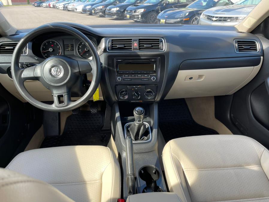 2014 Volkswagen Jetta Sedan 4dr Man SE PZEV, available for sale in South Windsor, Connecticut | Mike And Tony Auto Sales, Inc. South Windsor, Connecticut 2014 Volkswagen Jetta Sedan 4dr Man SE PZEV, available for sale in South Windsor, Connecticut | Mike And Tony Auto Sales, Inc. South Windsor, Connecticut