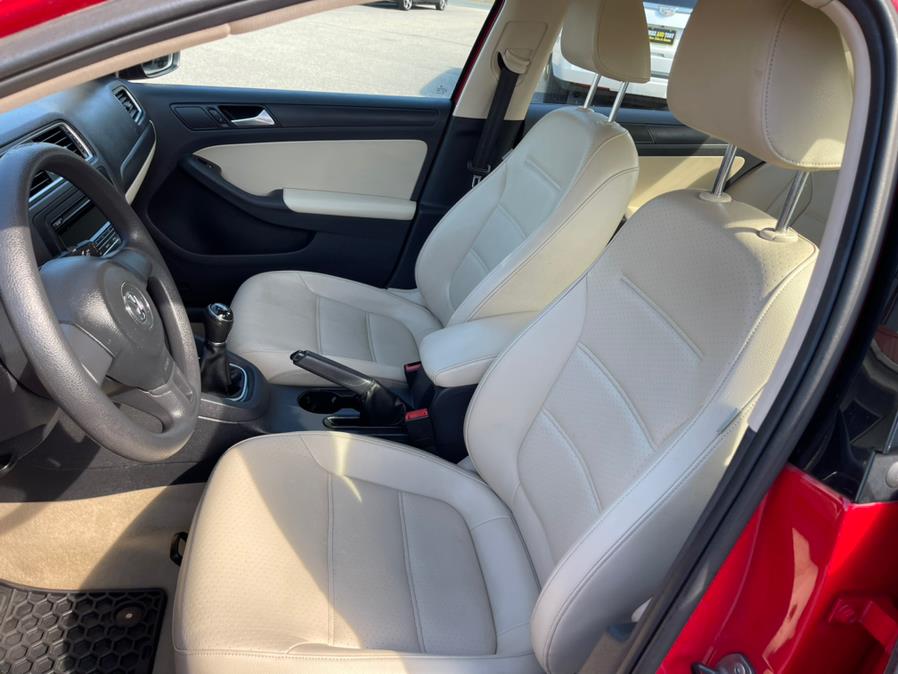 2014 Volkswagen Jetta Sedan 4dr Man SE PZEV, available for sale in South Windsor, Connecticut | Mike And Tony Auto Sales, Inc. South Windsor, Connecticut 2014 Volkswagen Jetta Sedan 4dr Man SE PZEV, available for sale in South Windsor, Connecticut | Mike And Tony Auto Sales, Inc. South Windsor, Connecticut