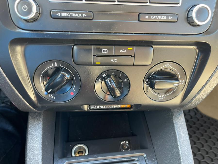 2014 Volkswagen Jetta Sedan 4dr Man SE PZEV, available for sale in South Windsor, Connecticut | Mike And Tony Auto Sales, Inc. South Windsor, Connecticut 2014 Volkswagen Jetta Sedan 4dr Man SE PZEV, available for sale in South Windsor, Connecticut | Mike And Tony Auto Sales, Inc. South Windsor, Connecticut