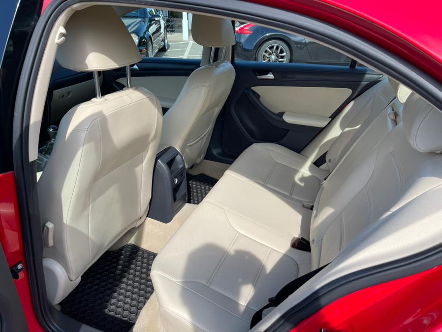 2014 Volkswagen Jetta Sedan 4dr Man SE PZEV, available for sale in South Windsor, Connecticut | Mike And Tony Auto Sales, Inc. South Windsor, Connecticut 2014 Volkswagen Jetta Sedan 4dr Man SE PZEV, available for sale in South Windsor, Connecticut | Mike And Tony Auto Sales, Inc. South Windsor, Connecticut