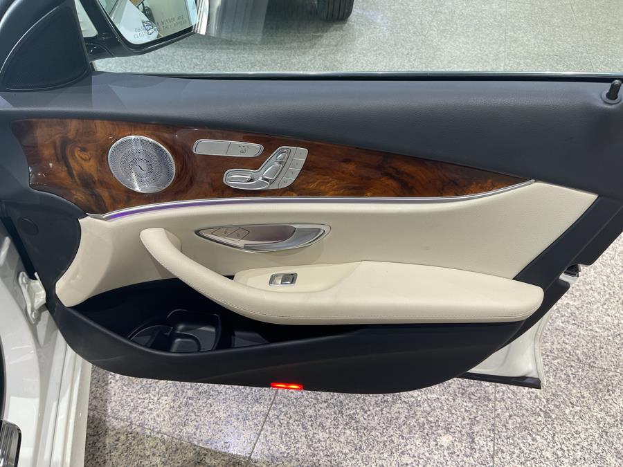 Used Mercedes-Benz E-Class E 300 4MATIC Sedan 2018 | Dream Car Gallery. Woodbury, New York Used Mercedes-Benz E-Class E 300 4MATIC Sedan 2018 | Dream Car Gallery. Woodbury, New York