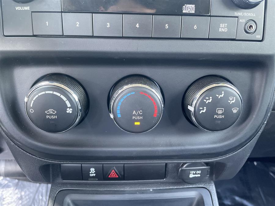 2015 Jeep Patriot 4WD 4dr Sport, available for sale in Stratford, Connecticut | Wiz Leasing Inc. Stratford, Connecticut 2015 Jeep Patriot 4WD 4dr Sport, available for sale in Stratford, Connecticut | Wiz Leasing Inc. Stratford, Connecticut