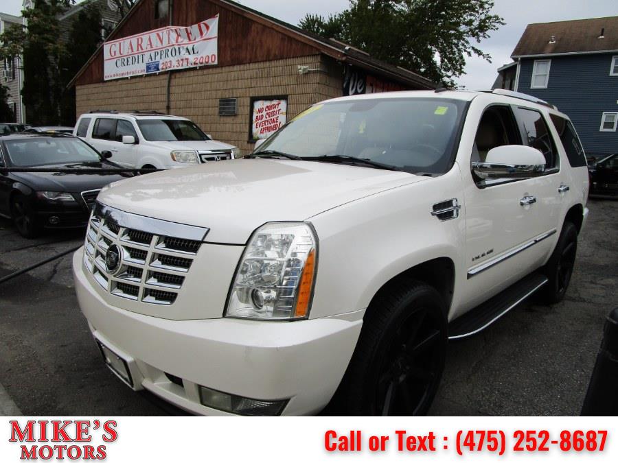 2007 Cadillac Escalade AWD 4dr, available for sale in Stratford, Connecticut | Mike's Motors LLC. Stratford, Connecticut
