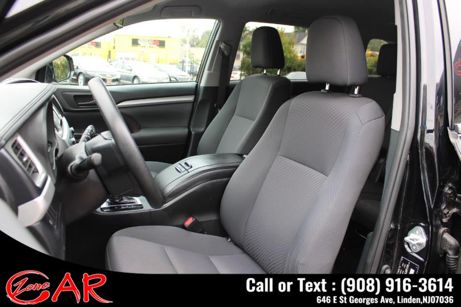 Used Toyota Highlander LE V6 FWD (Natl) 2019 | Car Zone. Linden, New Jersey Used Toyota Highlander LE V6 FWD (Natl) 2019 | Car Zone. Linden, New Jersey