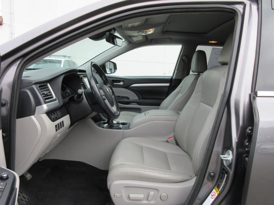 2018 Toyota Highlander XLE V6 AWD (Natl), available for sale in Linden, New Jersey | Route 27 Auto Mall. Linden, New Jersey 2018 Toyota Highlander XLE V6 AWD (Natl), available for sale in Linden, New Jersey | Route 27 Auto Mall. Linden, New Jersey