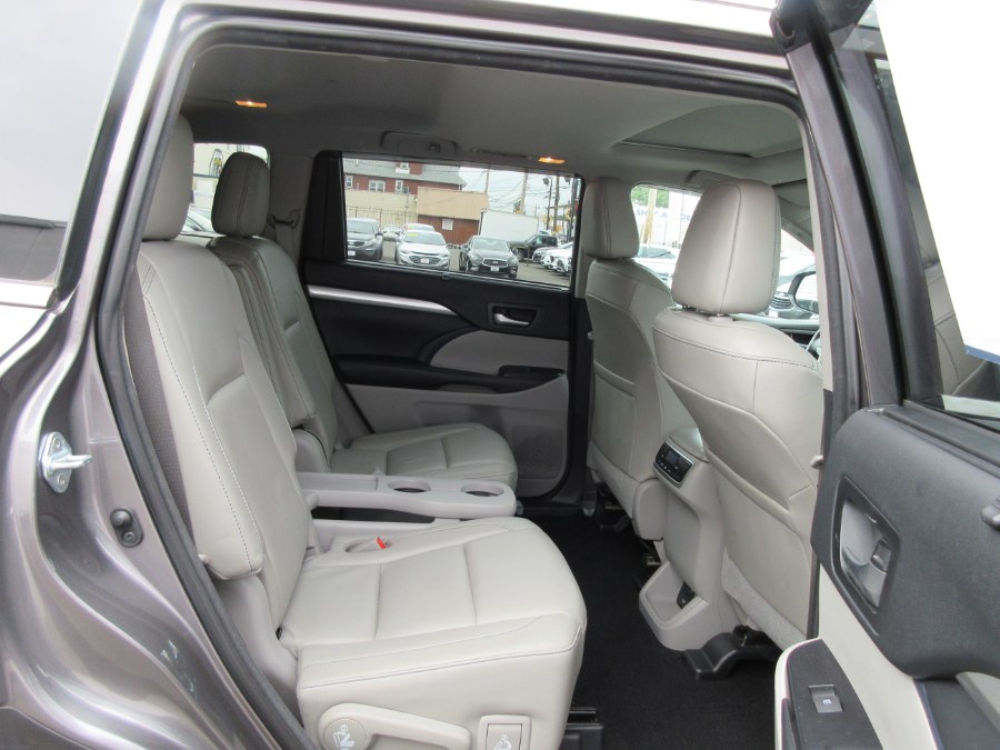 2018 Toyota Highlander XLE V6 AWD (Natl), available for sale in Linden, New Jersey | Route 27 Auto Mall. Linden, New Jersey 2018 Toyota Highlander XLE V6 AWD (Natl), available for sale in Linden, New Jersey | Route 27 Auto Mall. Linden, New Jersey