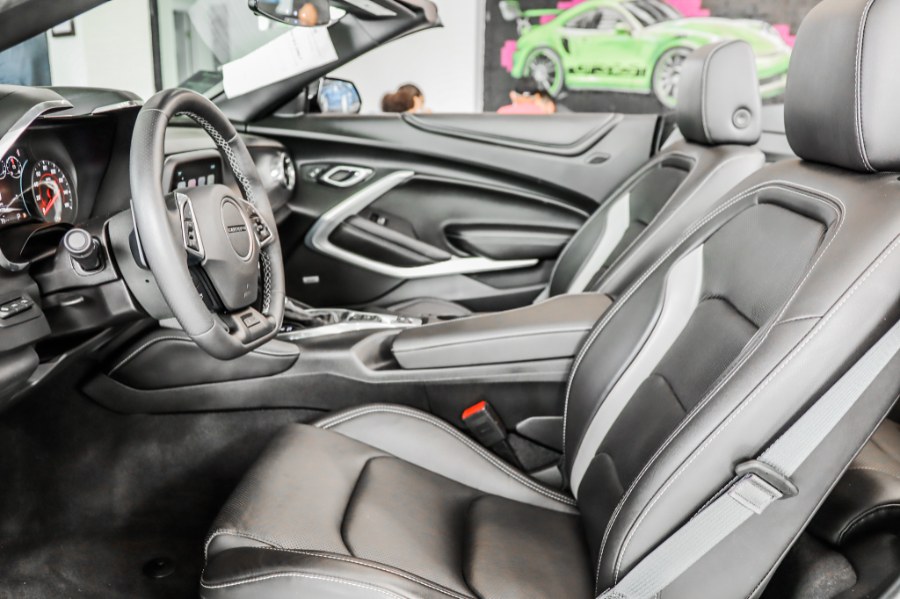 Used Chevrolet Camaro 2dr Conv 2LT 2017 | 26 Motors Corp. Bronx, New York Used Chevrolet Camaro 2dr Conv 2LT 2017 | 26 Motors Corp. Bronx, New York