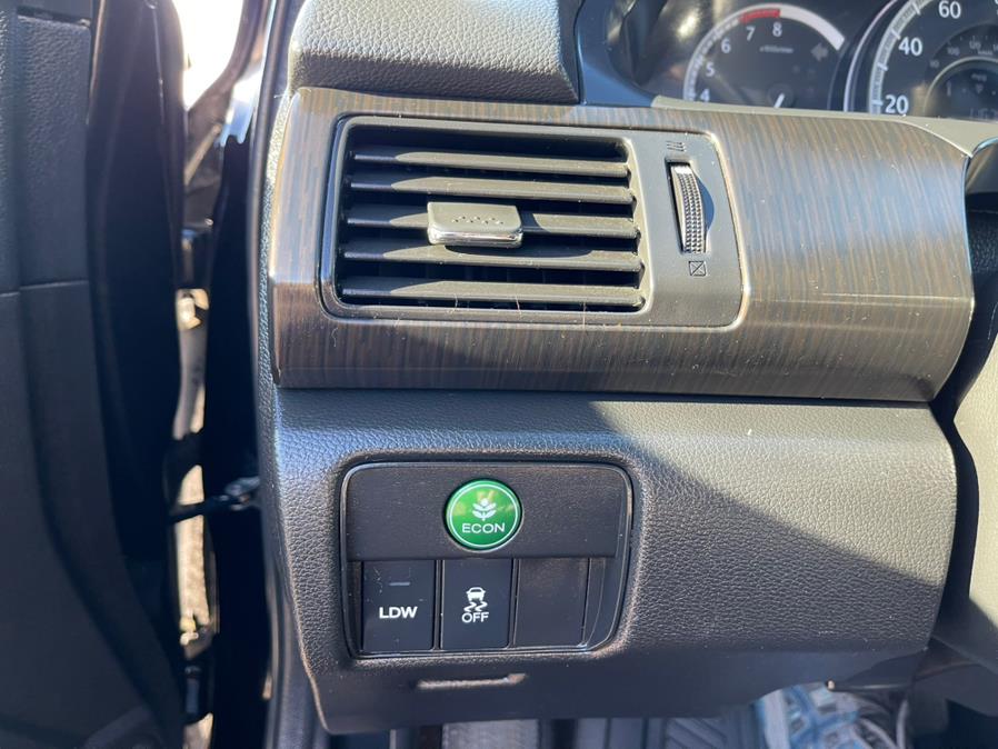 2013 Honda Accord Sdn 4dr I4 CVT EX-L w/Navi, available for sale in South Windsor, Connecticut | Mike And Tony Auto Sales, Inc. South Windsor, Connecticut 2013 Honda Accord Sdn 4dr I4 CVT EX-L w/Navi, available for sale in South Windsor, Connecticut | Mike And Tony Auto Sales, Inc. South Windsor, Connecticut