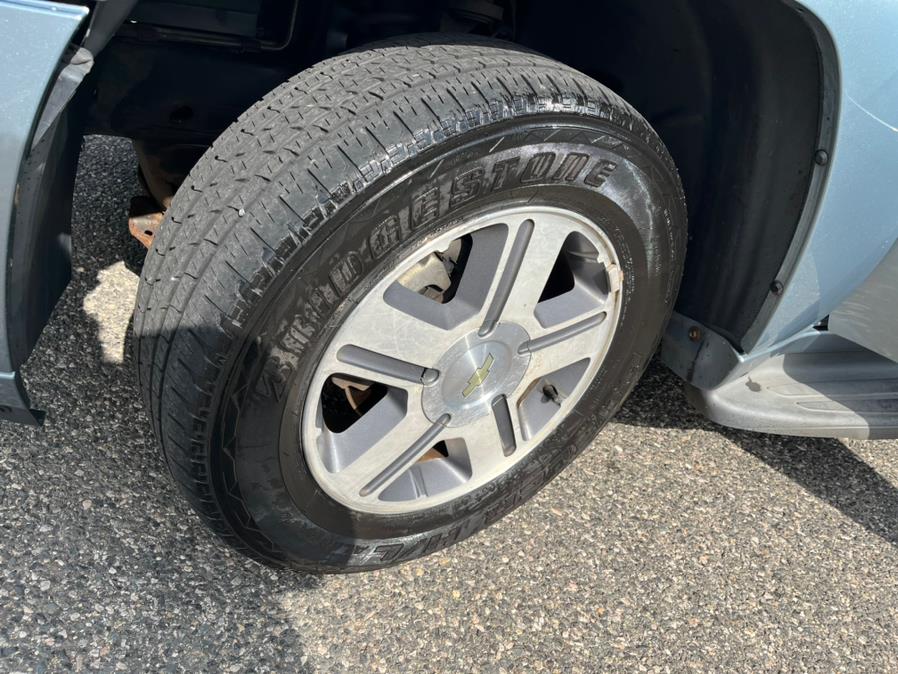2006 Chevrolet TrailBlazer 4dr 4WD LT, available for sale in Lyndhurst, New Jersey | Cars With Deals. Lyndhurst, New Jersey 2006 Chevrolet TrailBlazer 4dr 4WD LT, available for sale in Lyndhurst, New Jersey | Cars With Deals. Lyndhurst, New Jersey