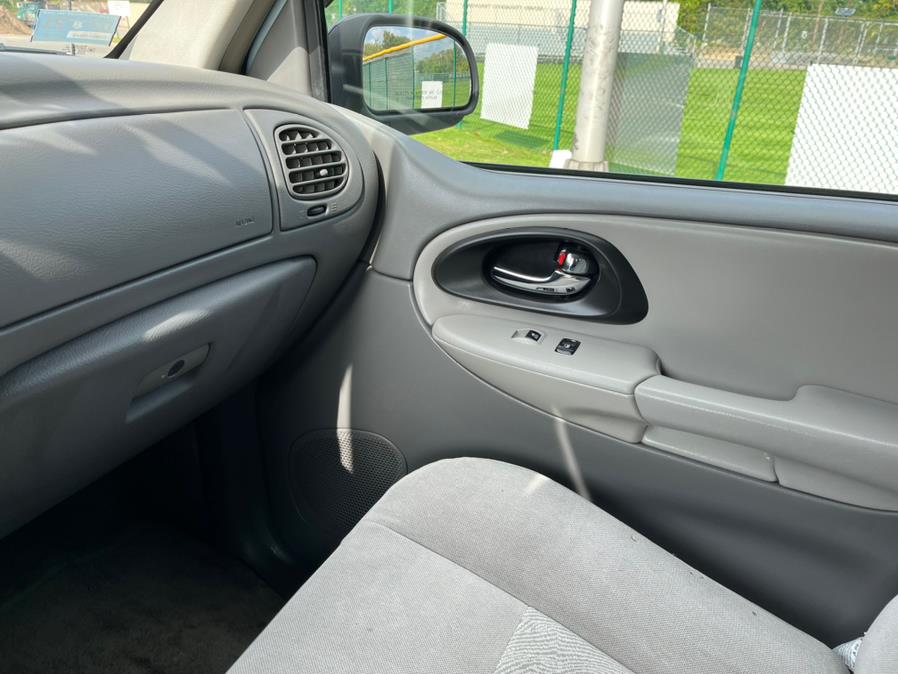 2006 Chevrolet TrailBlazer 4dr 4WD LT, available for sale in Lyndhurst, New Jersey | Cars With Deals. Lyndhurst, New Jersey 2006 Chevrolet TrailBlazer 4dr 4WD LT, available for sale in Lyndhurst, New Jersey | Cars With Deals. Lyndhurst, New Jersey
