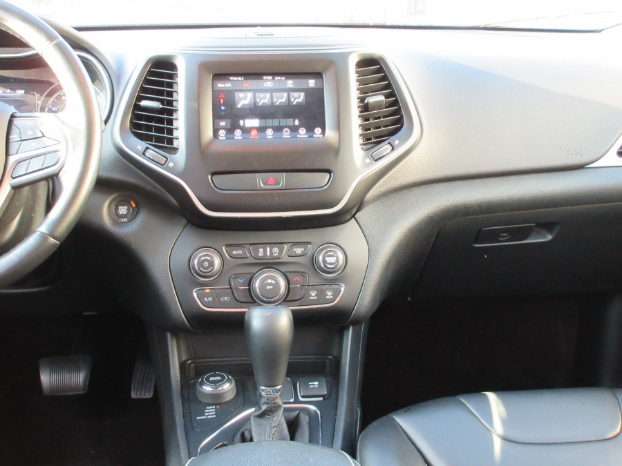Used Jeep Cherokee Latitude Plus 4x4 2019 | Route 27 Auto Mall. Linden, New Jersey Used Jeep Cherokee Latitude Plus 4x4 2019 | Route 27 Auto Mall. Linden, New Jersey