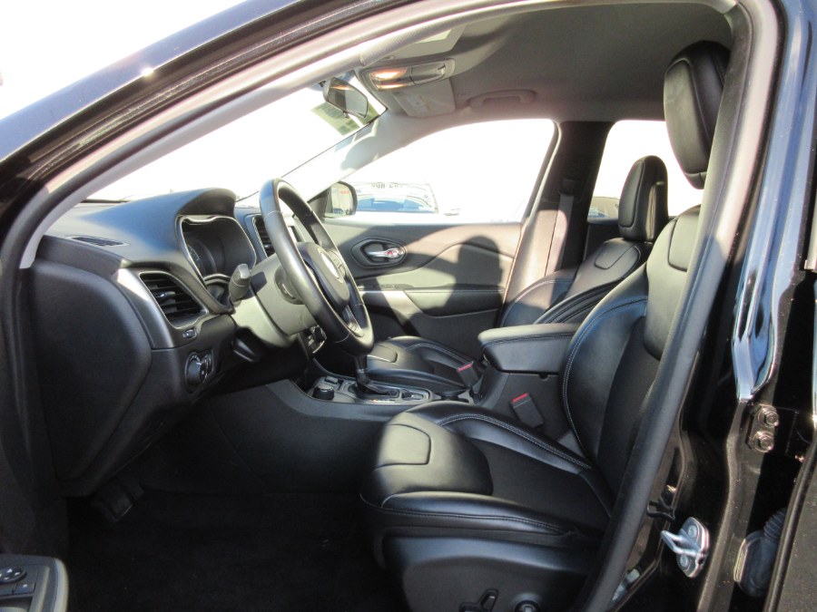 Used Jeep Cherokee Latitude Plus 4x4 2019 | Route 27 Auto Mall. Linden, New Jersey Used Jeep Cherokee Latitude Plus 4x4 2019 | Route 27 Auto Mall. Linden, New Jersey