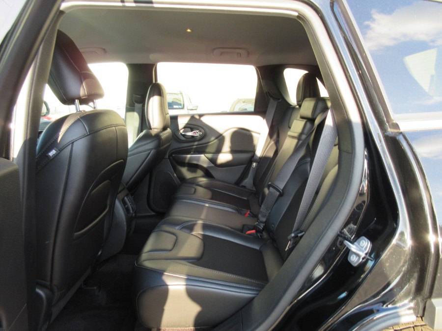 Used Jeep Cherokee Latitude Plus 4x4 2019 | Route 27 Auto Mall. Linden, New Jersey Used Jeep Cherokee Latitude Plus 4x4 2019 | Route 27 Auto Mall. Linden, New Jersey