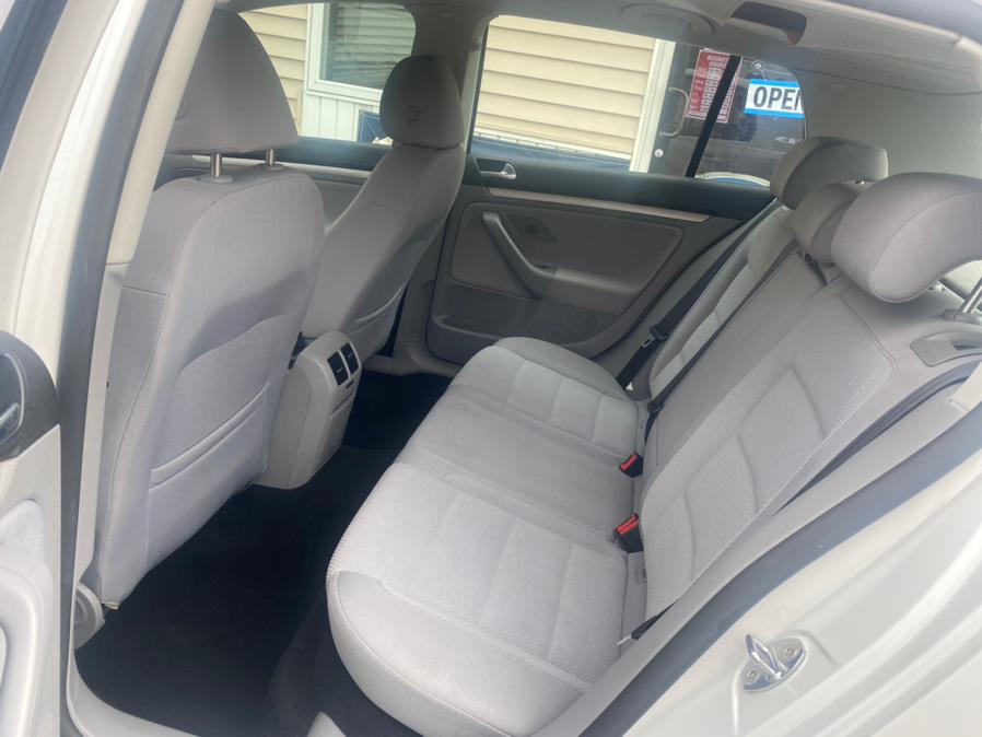 2008 Volkswagen Rabbit 4dr HB Auto S, available for sale in South Windsor , Connecticut | Ful-line Auto LLC. South Windsor , Connecticut 2008 Volkswagen Rabbit 4dr HB Auto S, available for sale in South Windsor , Connecticut | Ful-line Auto LLC. South Windsor , Connecticut