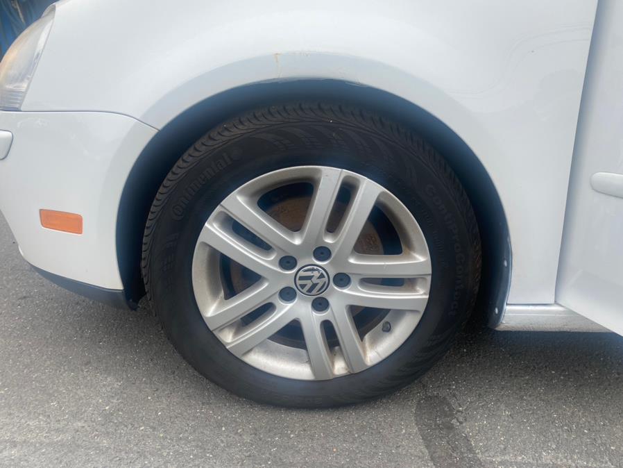 2008 Volkswagen Rabbit 4dr HB Auto S, available for sale in South Windsor , Connecticut | Ful-line Auto LLC. South Windsor , Connecticut 2008 Volkswagen Rabbit 4dr HB Auto S, available for sale in South Windsor , Connecticut | Ful-line Auto LLC. South Windsor , Connecticut