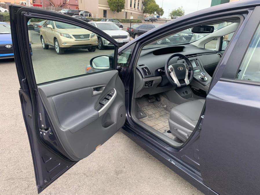 Used Toyota Prius Five w/ Tech Pkg 2010 | Green Light Auto Wholesale. Daly City, California Used Toyota Prius Five w/ Tech Pkg 2010 | Green Light Auto Wholesale. Daly City, California