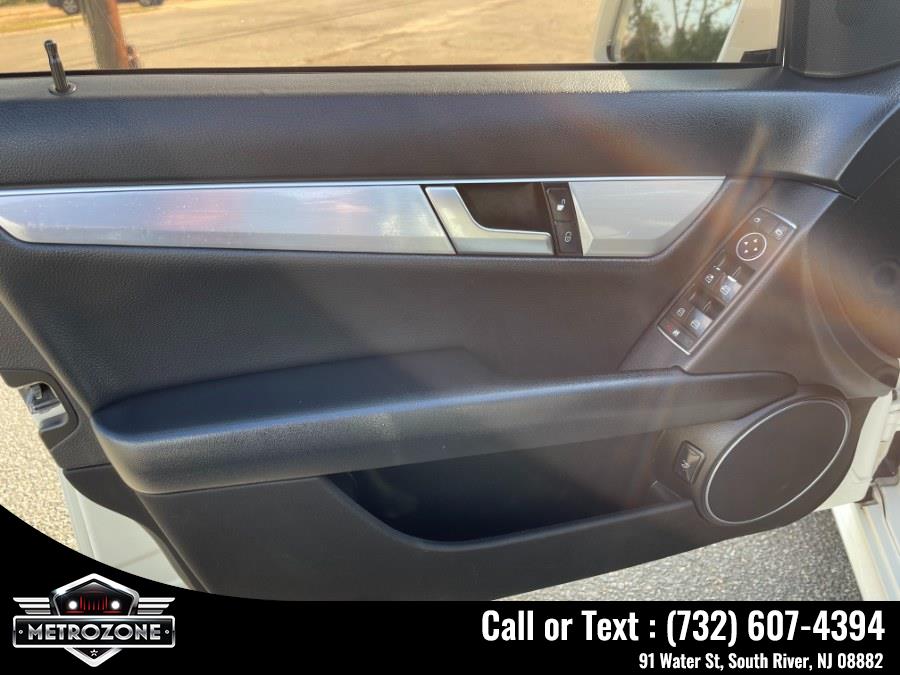 Used Mercedes-Benz C-Class 4dr Sdn C300 Luxury 4MATIC 2012 | Metrozone Motor Group. South River, New Jersey Used Mercedes-Benz C-Class 4dr Sdn C300 Luxury 4MATIC 2012 | Metrozone Motor Group. South River, New Jersey