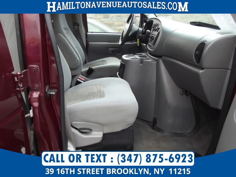 Used Ford Econoline Wagon XLT 2005 | Hamilton Avenue Auto Sales DBA Nyautoauction.com. Brooklyn, New York Used Ford Econoline Wagon XLT 2005 | Hamilton Avenue Auto Sales DBA Nyautoauction.com. Brooklyn, New York