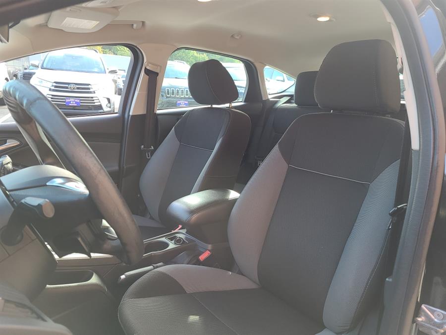 2014 Ford Focus 5dr HB SE, available for sale in Waterbury, Connecticut | National Auto Brokers, Inc.. Waterbury, Connecticut 2014 Ford Focus 5dr HB SE, available for sale in Waterbury, Connecticut | National Auto Brokers, Inc.. Waterbury, Connecticut
