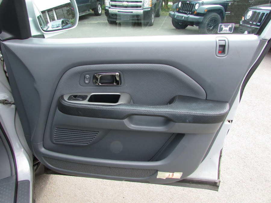 Used Honda Pilot 4WD EX Auto w/Leather 2003 | United Auto Sales of E Windsor, Inc. East Windsor, Connecticut Used Honda Pilot 4WD EX Auto w/Leather 2003 | United Auto Sales of E Windsor, Inc. East Windsor, Connecticut