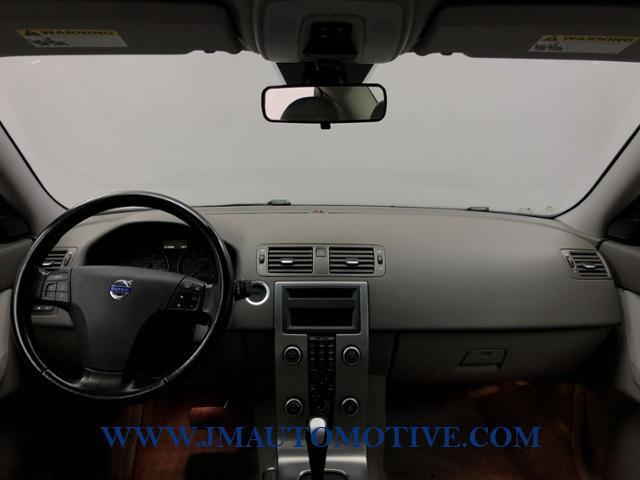 Used Volvo S40 4dr Sdn Auto FWD w/Moonroof 2010 | J&M Automotive Sls&Svc LLC. Naugatuck, Connecticut Used Volvo S40 4dr Sdn Auto FWD w/Moonroof 2010 | J&M Automotive Sls&Svc LLC. Naugatuck, Connecticut