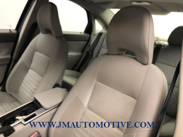 Used Volvo S40 4dr Sdn Auto FWD w/Moonroof 2010 | J&M Automotive Sls&Svc LLC. Naugatuck, Connecticut Used Volvo S40 4dr Sdn Auto FWD w/Moonroof 2010 | J&M Automotive Sls&Svc LLC. Naugatuck, Connecticut