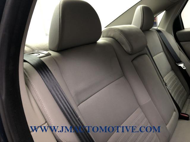 Used Volvo S40 4dr Sdn Auto FWD w/Moonroof 2010 | J&M Automotive Sls&Svc LLC. Naugatuck, Connecticut Used Volvo S40 4dr Sdn Auto FWD w/Moonroof 2010 | J&M Automotive Sls&Svc LLC. Naugatuck, Connecticut