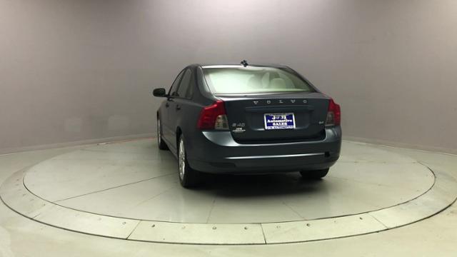 Used Volvo S40 4dr Sdn Auto FWD w/Moonroof 2010 | J&M Automotive Sls&Svc LLC. Naugatuck, Connecticut Used Volvo S40 4dr Sdn Auto FWD w/Moonroof 2010 | J&M Automotive Sls&Svc LLC. Naugatuck, Connecticut