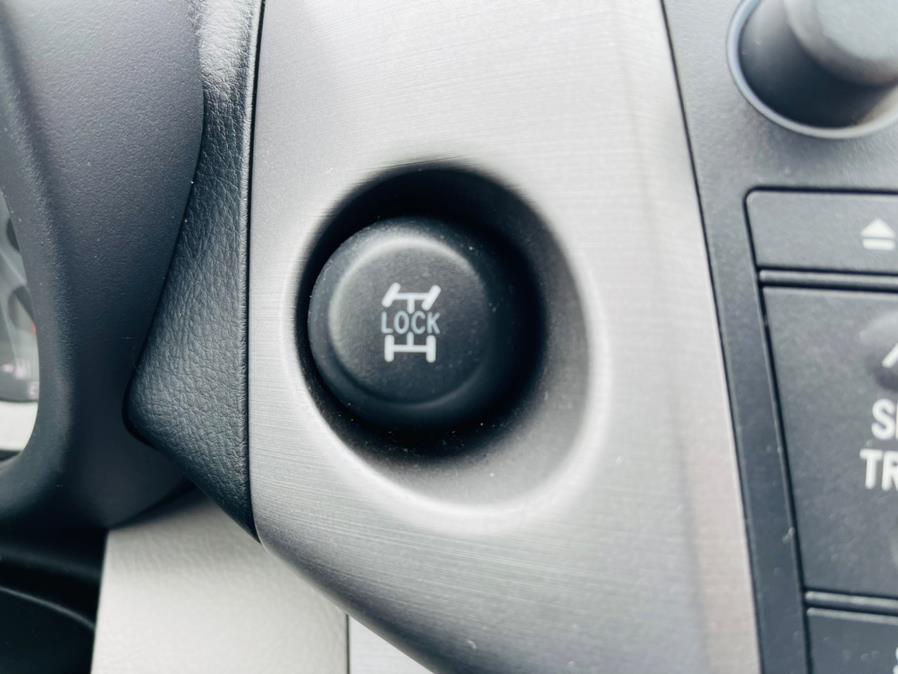 Used Toyota RAV4 4dr Limited 4-cyl 4WD (Natl) 2006 | Supreme Automotive. New Britain, Connecticut Used Toyota RAV4 4dr Limited 4-cyl 4WD (Natl) 2006 | Supreme Automotive. New Britain, Connecticut
