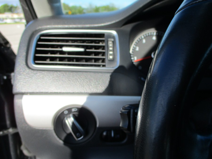 2014 Volkswagen Jetta Sedan 4dr Auto SE PZEV, available for sale in Massapequa, New York | South Shore Auto Brokers & Sales. Massapequa, New York 2014 Volkswagen Jetta Sedan 4dr Auto SE PZEV, available for sale in Massapequa, New York | South Shore Auto Brokers & Sales. Massapequa, New York
