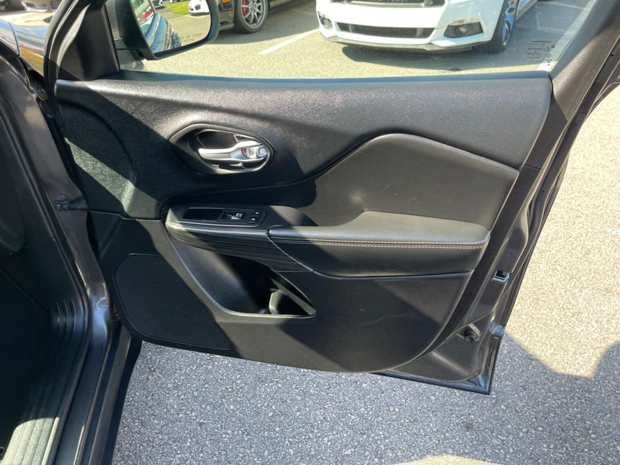 2016 Jeep Cherokee 4WD 4dr Limited, available for sale in South Windsor, Connecticut | Mike And Tony Auto Sales, Inc. South Windsor, Connecticut 2016 Jeep Cherokee 4WD 4dr Limited, available for sale in South Windsor, Connecticut | Mike And Tony Auto Sales, Inc. South Windsor, Connecticut