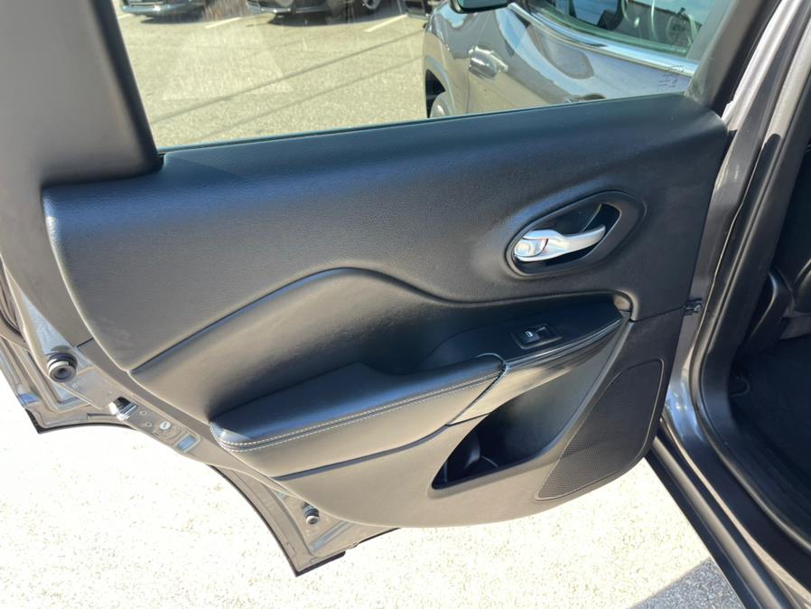 2016 Jeep Cherokee 4WD 4dr Limited, available for sale in South Windsor, Connecticut | Mike And Tony Auto Sales, Inc. South Windsor, Connecticut 2016 Jeep Cherokee 4WD 4dr Limited, available for sale in South Windsor, Connecticut | Mike And Tony Auto Sales, Inc. South Windsor, Connecticut