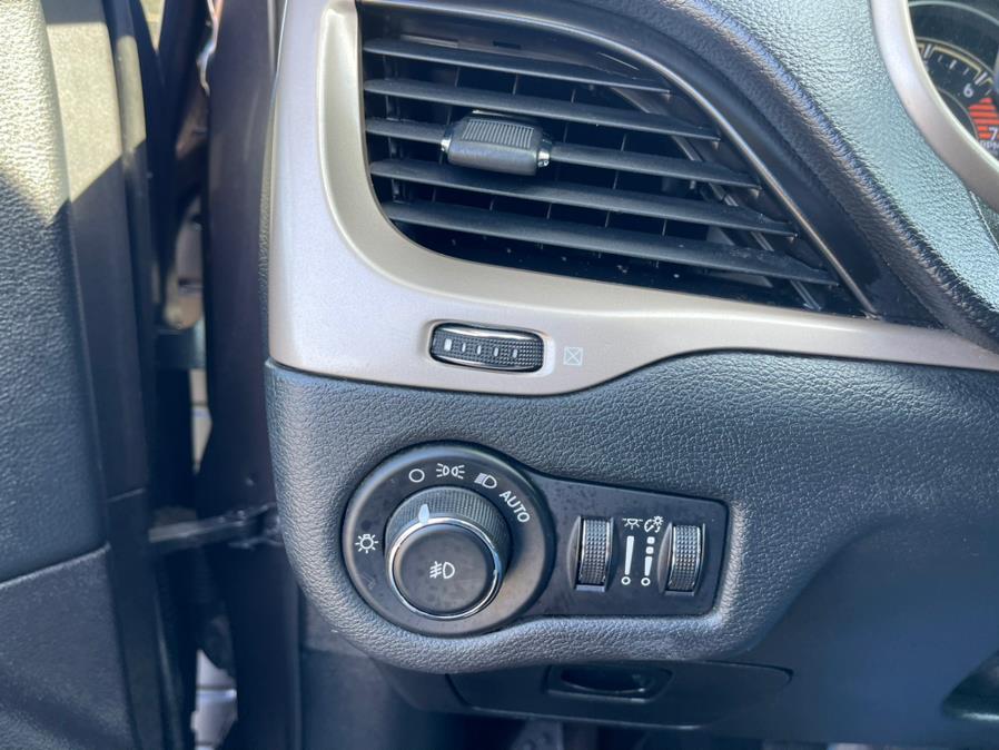 2016 Jeep Cherokee 4WD 4dr Limited, available for sale in South Windsor, Connecticut | Mike And Tony Auto Sales, Inc. South Windsor, Connecticut 2016 Jeep Cherokee 4WD 4dr Limited, available for sale in South Windsor, Connecticut | Mike And Tony Auto Sales, Inc. South Windsor, Connecticut
