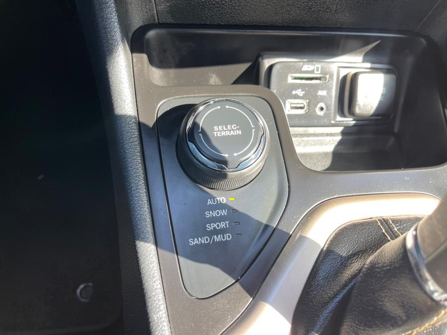 2016 Jeep Cherokee 4WD 4dr Limited, available for sale in South Windsor, Connecticut | Mike And Tony Auto Sales, Inc. South Windsor, Connecticut 2016 Jeep Cherokee 4WD 4dr Limited, available for sale in South Windsor, Connecticut | Mike And Tony Auto Sales, Inc. South Windsor, Connecticut