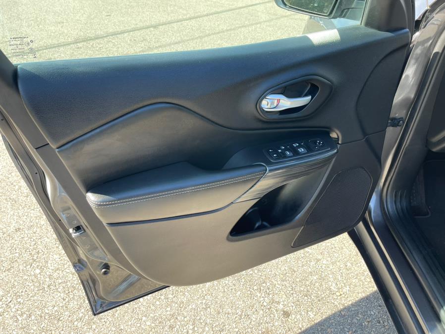 2016 Jeep Cherokee 4WD 4dr Limited, available for sale in South Windsor, Connecticut | Mike And Tony Auto Sales, Inc. South Windsor, Connecticut 2016 Jeep Cherokee 4WD 4dr Limited, available for sale in South Windsor, Connecticut | Mike And Tony Auto Sales, Inc. South Windsor, Connecticut