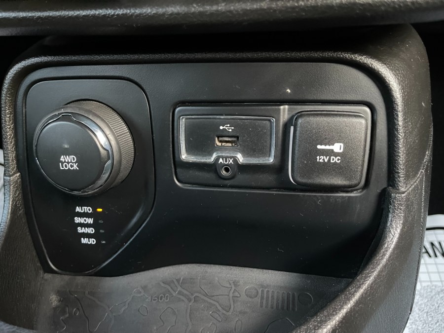 2016 Jeep Renegade 4WD 4dr Latitude, available for sale in Paterson, New Jersey | DZ Automall. Paterson, New Jersey 2016 Jeep Renegade 4WD 4dr Latitude, available for sale in Paterson, New Jersey | DZ Automall. Paterson, New Jersey