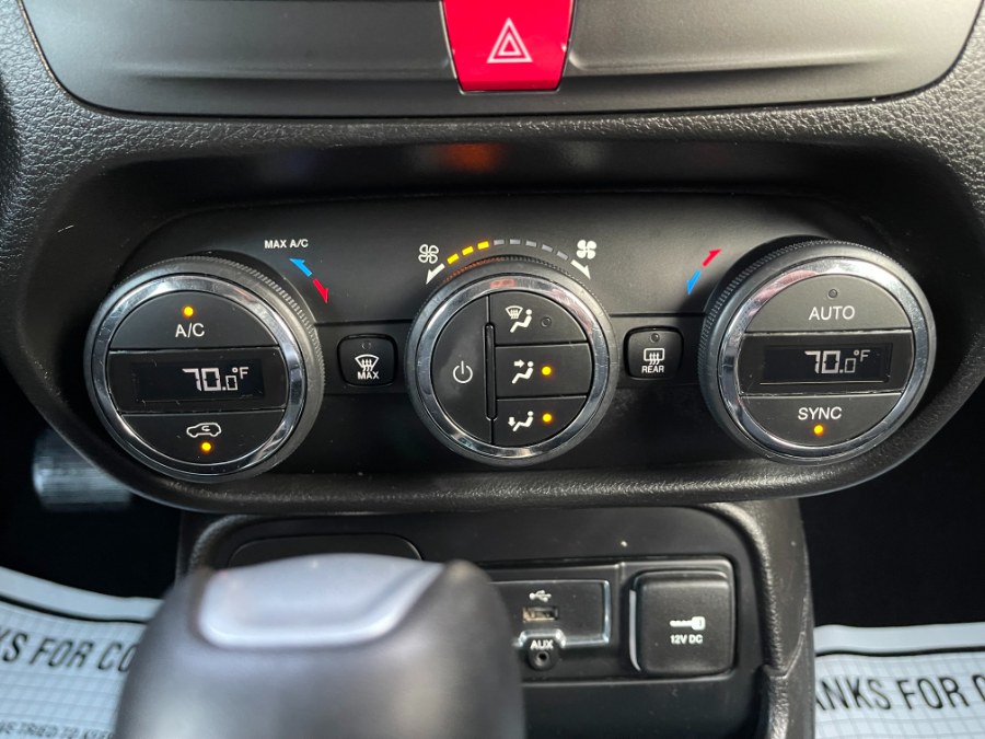 2016 Jeep Renegade 4WD 4dr Latitude, available for sale in Paterson, New Jersey | DZ Automall. Paterson, New Jersey 2016 Jeep Renegade 4WD 4dr Latitude, available for sale in Paterson, New Jersey | DZ Automall. Paterson, New Jersey