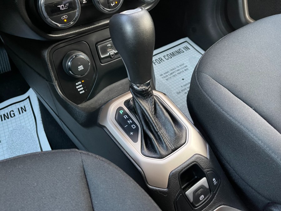 2016 Jeep Renegade 4WD 4dr Latitude, available for sale in Paterson, New Jersey | DZ Automall. Paterson, New Jersey 2016 Jeep Renegade 4WD 4dr Latitude, available for sale in Paterson, New Jersey | DZ Automall. Paterson, New Jersey