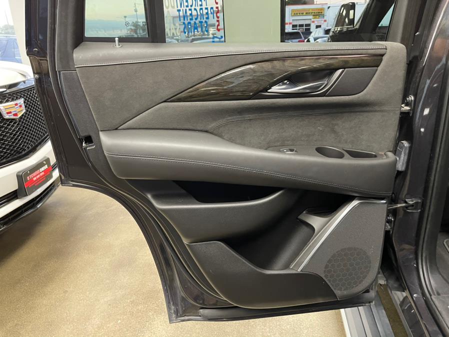 Used Cadillac Escalade 4WD 4dr Platinum 2016 | 5 Towns Drive. Inwood, New York Used Cadillac Escalade 4WD 4dr Platinum 2016 | 5 Towns Drive. Inwood, New York