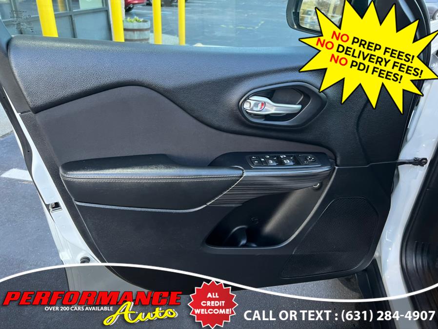 2016 Jeep Cherokee 4WD 4dr Latitude, available for sale in Bohemia, New York | Performance Auto Inc. Bohemia, New York 2016 Jeep Cherokee 4WD 4dr Latitude, available for sale in Bohemia, New York | Performance Auto Inc. Bohemia, New York