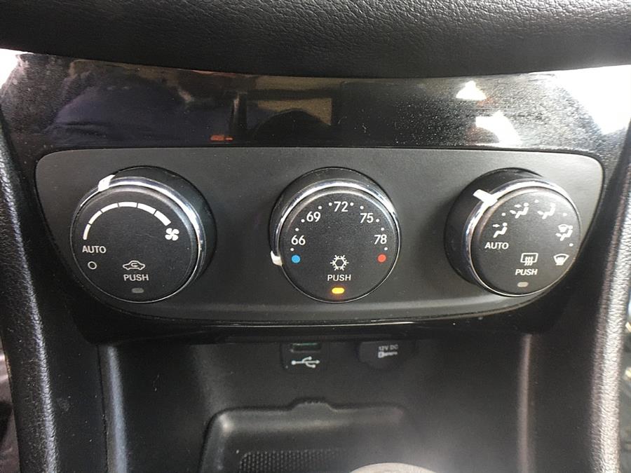 Used Chrysler 200 4dr Sdn Limited 2013 | Smart Buy Auto Sales, LLC. Wallingford, Connecticut Used Chrysler 200 4dr Sdn Limited 2013 | Smart Buy Auto Sales, LLC. Wallingford, Connecticut