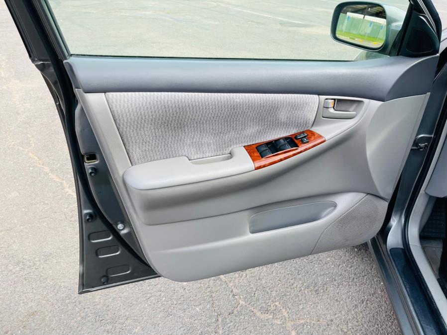 Used Toyota Corolla 4dr Sdn LE Auto 2005 | Supreme Automotive. New Britain, Connecticut Used Toyota Corolla 4dr Sdn LE Auto 2005 | Supreme Automotive. New Britain, Connecticut