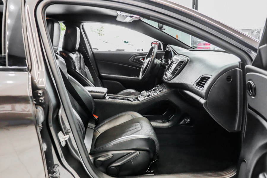 Used Chrysler 200 4dr Sdn S AWD 2015 | 26 Motors Corp. Bronx, New York Used Chrysler 200 4dr Sdn S AWD 2015 | 26 Motors Corp. Bronx, New York