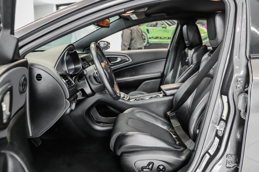 Used Chrysler 200 4dr Sdn S AWD 2015 | 26 Motors Corp. Bronx, New York Used Chrysler 200 4dr Sdn S AWD 2015 | 26 Motors Corp. Bronx, New York