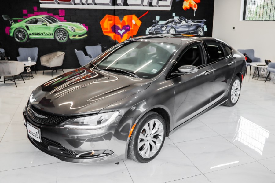 Used Chrysler 200 4dr Sdn S AWD 2015 | 26 Motors Corp. Bronx, New York Used Chrysler 200 4dr Sdn S AWD 2015 | 26 Motors Corp. Bronx, New York