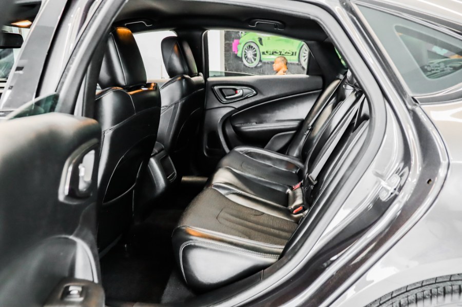 Used Chrysler 200 4dr Sdn S AWD 2015 | 26 Motors Corp. Bronx, New York Used Chrysler 200 4dr Sdn S AWD 2015 | 26 Motors Corp. Bronx, New York