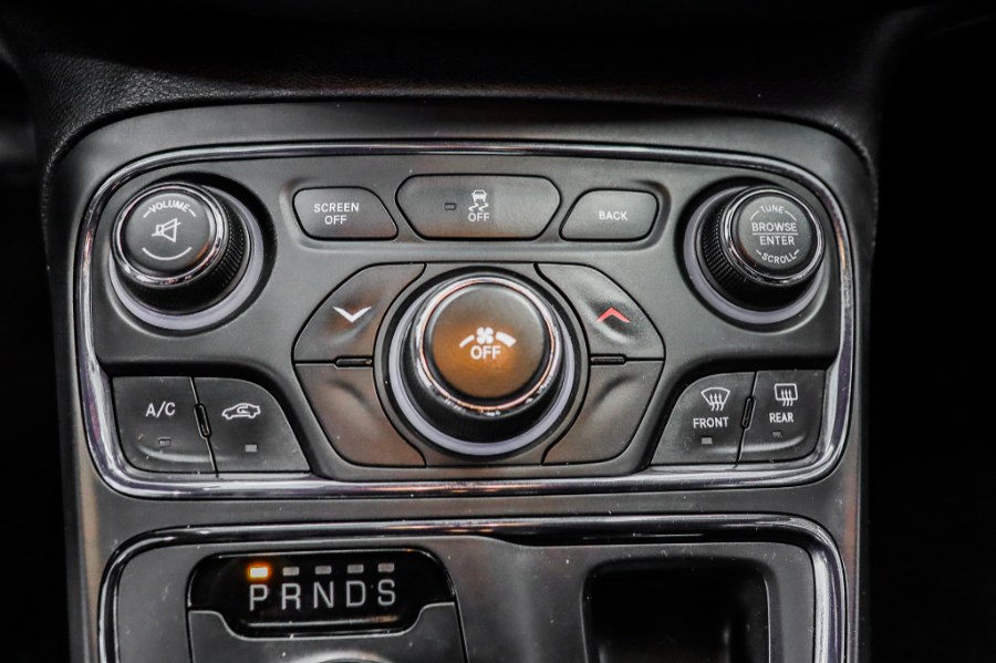 Used Chrysler 200 4dr Sdn S AWD 2015 | 26 Motors Corp. Bronx, New York Used Chrysler 200 4dr Sdn S AWD 2015 | 26 Motors Corp. Bronx, New York