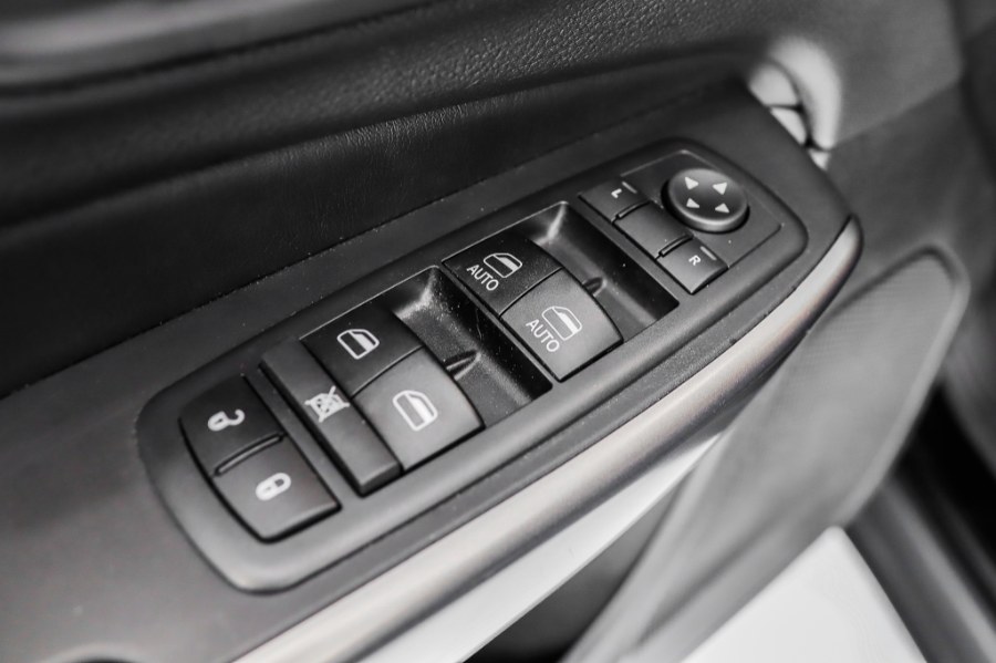 Used Jeep Cherokee Latitude Plus 4x4 2019 | 26 Motors Corp. Bronx, New York Used Jeep Cherokee Latitude Plus 4x4 2019 | 26 Motors Corp. Bronx, New York